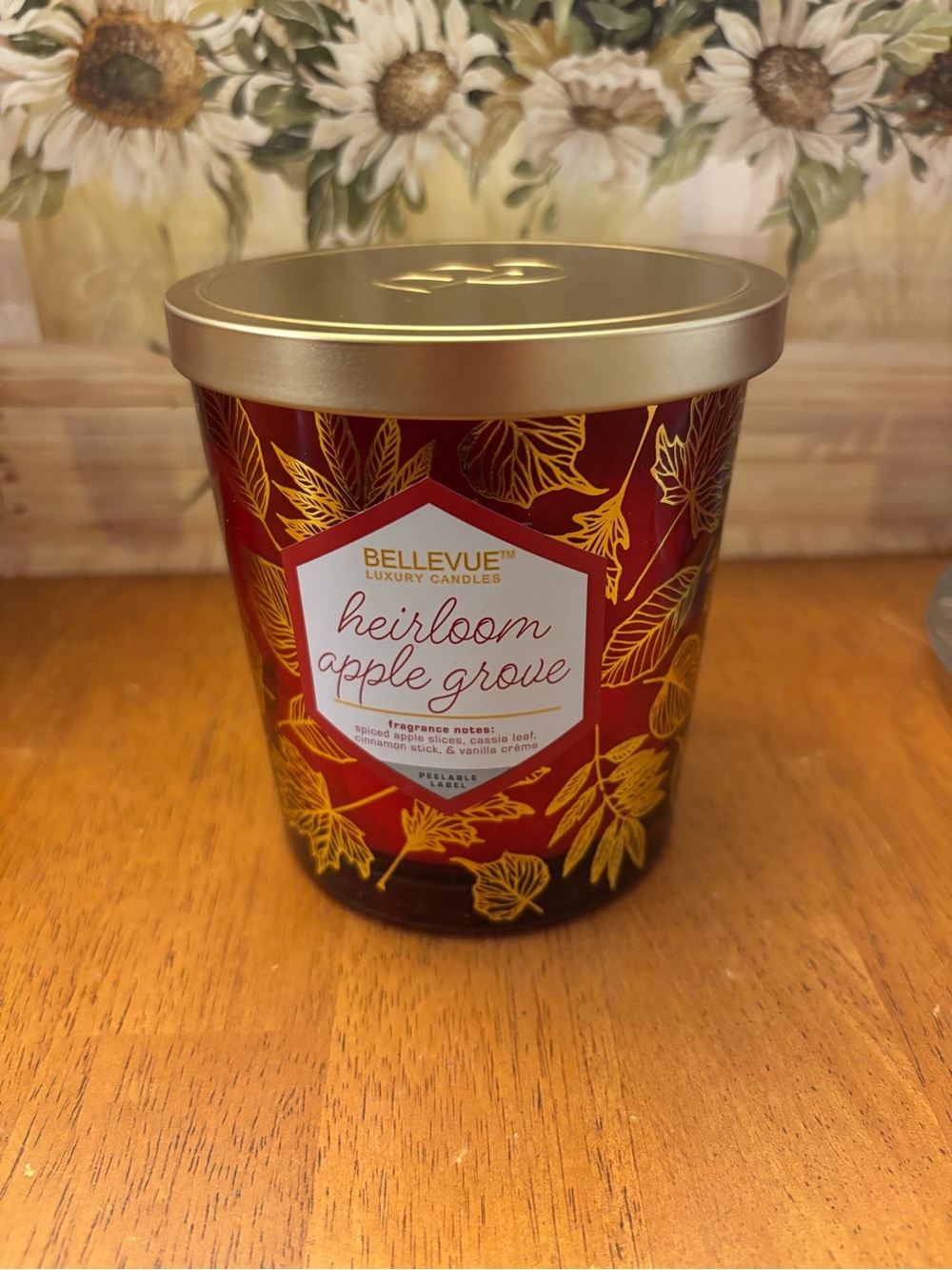 Bellevue Heirloom Apple Grove Scented Candle - Red & Gold